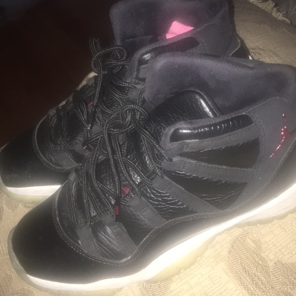 Retro 11 - Picture 2 of 2